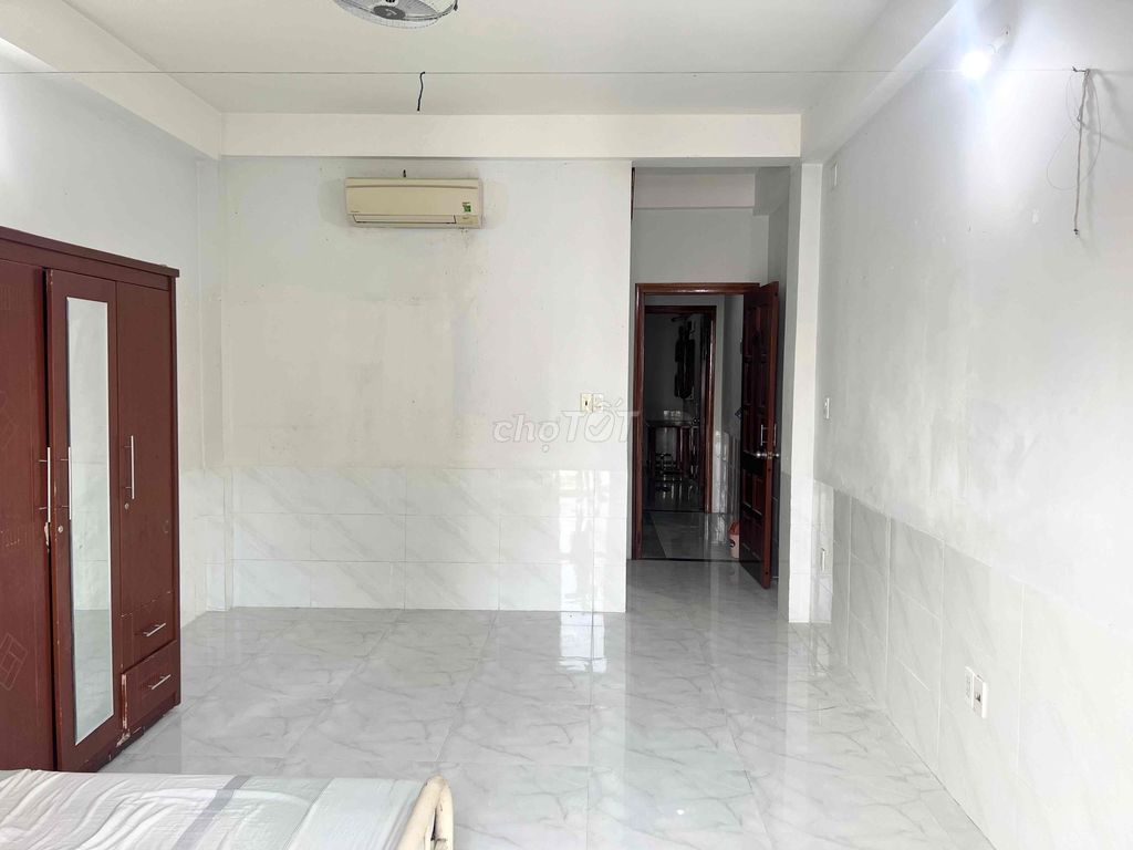 Rent room 30 meters, open balcony, near the University of Lang 4.5 million.