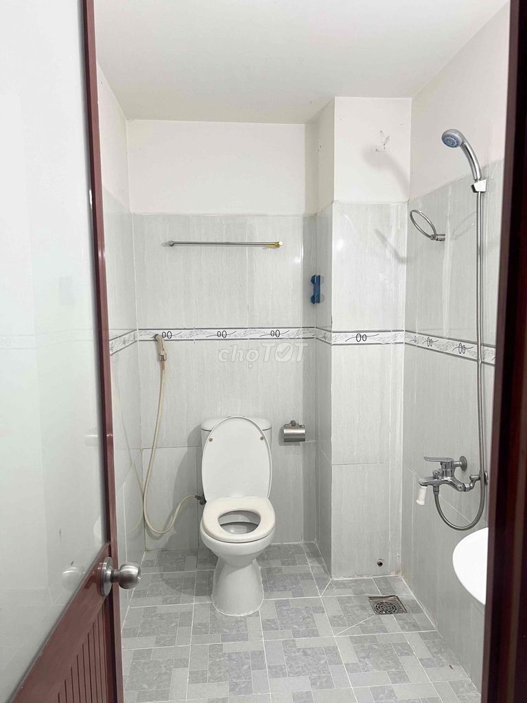 Rent room 30 meters, open balcony, near the University of Lang 4.5 million.