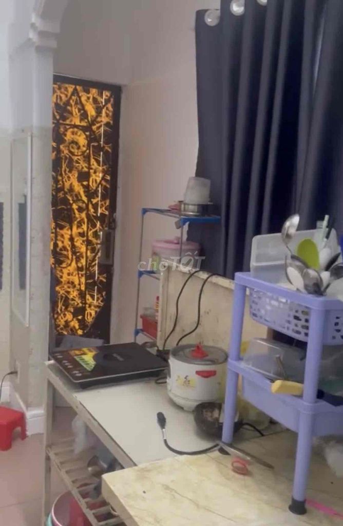 It's the owner who rents room 5 out of 25. In October, it's on the spot.
