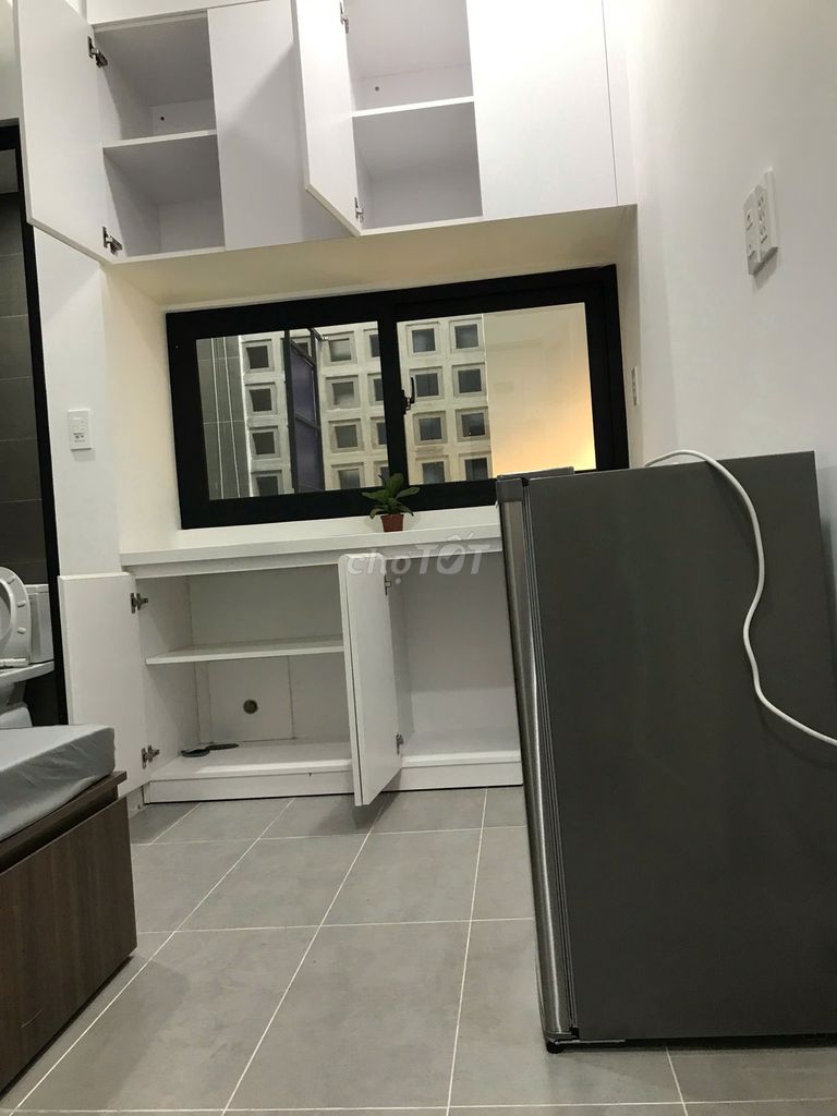 The owner rented the entire interior room near the airport.