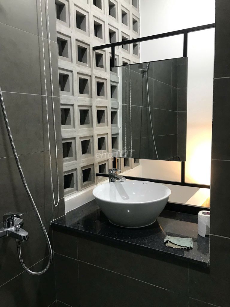 The owner rented the entire interior room near the airport.