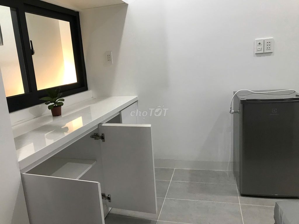 The owner rented the entire interior room near the airport.