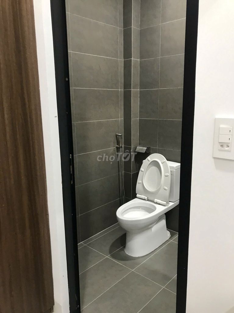The owner rented the entire interior room near the airport.