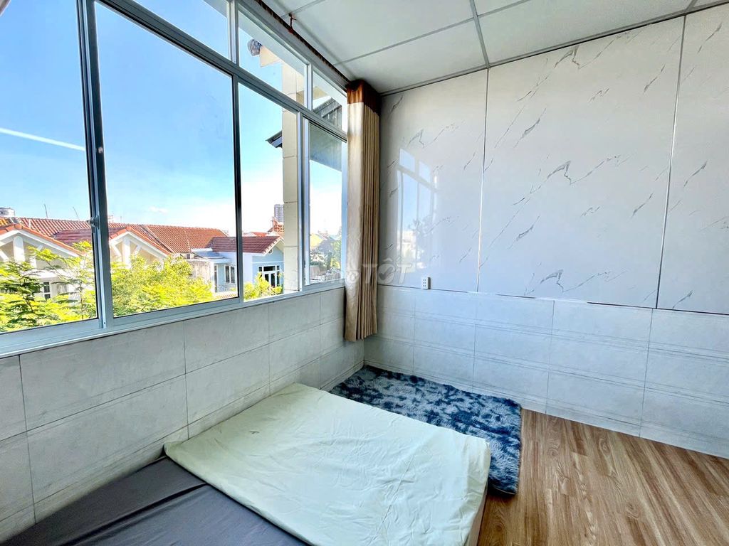 A super New Super-Gold Full Sleeproom at the University of Remit District 7 Squire