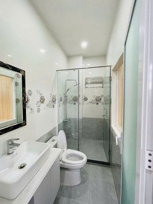 Six areas of area: 4 x20 meters 4 5th floor bedroom 5 toilets
