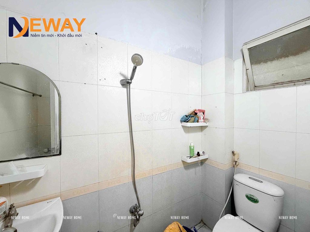 Rent a room with a guard - full furniture - walk through business