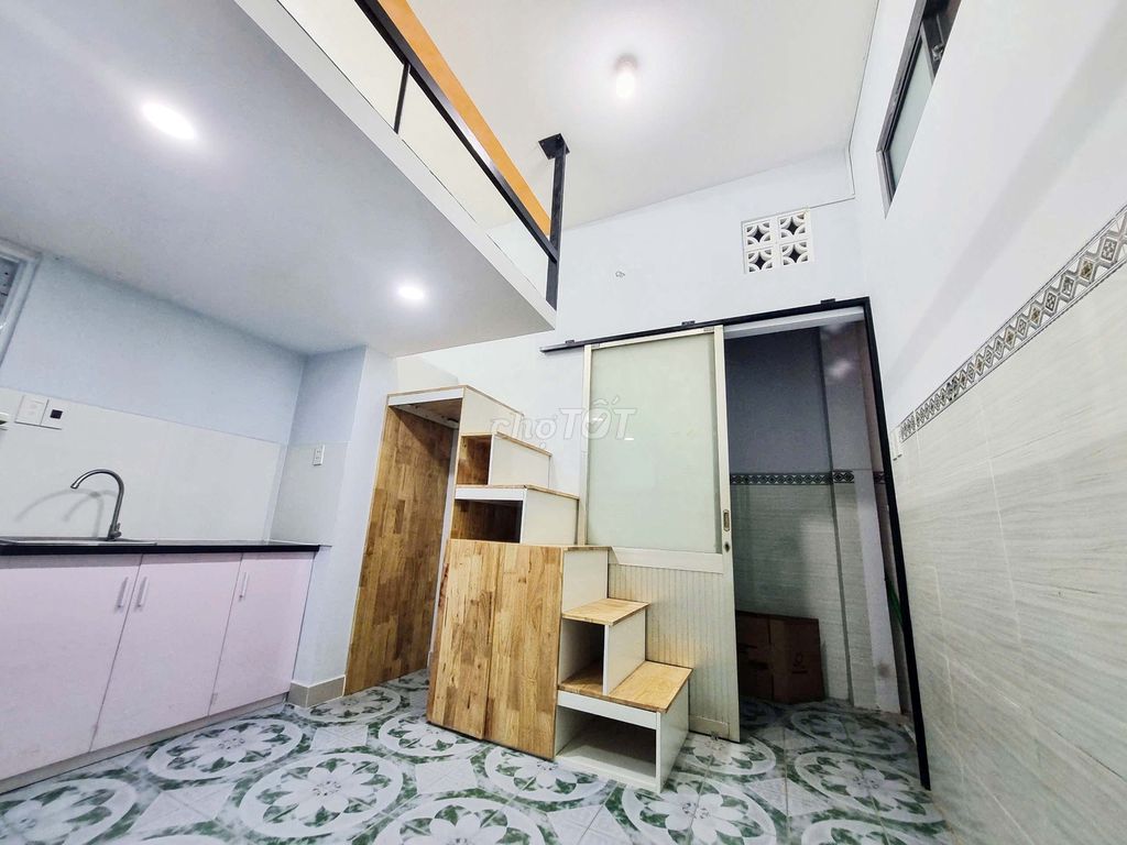 Window room, air conditioning - level 1 (only 1 km away)