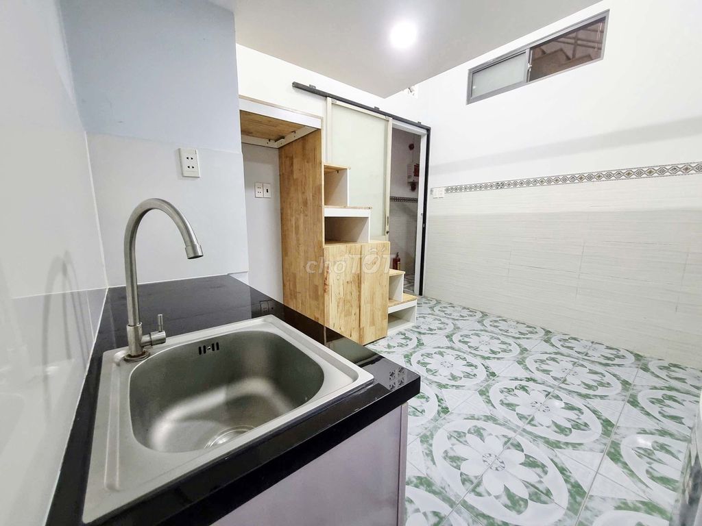Window room, air conditioning - level 1 (only 1 km away)