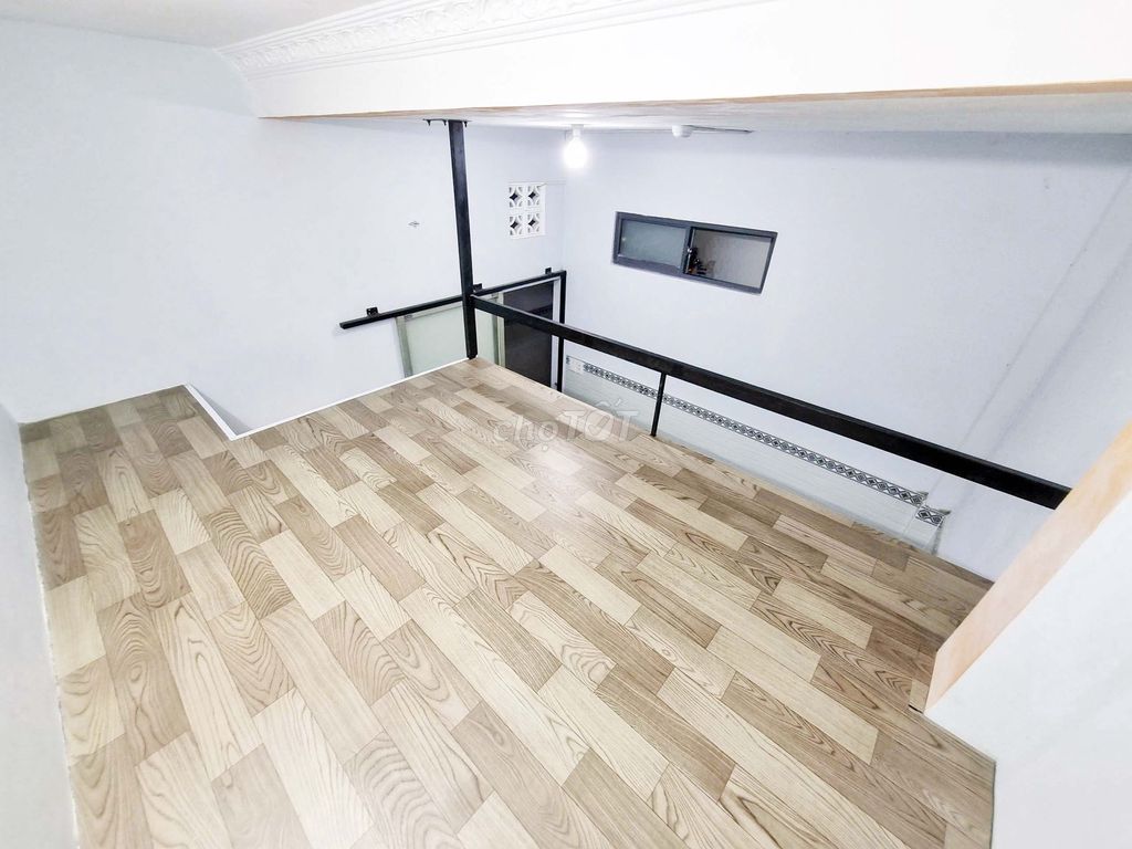 Window room, air conditioning - level 1 (only 1 km away)