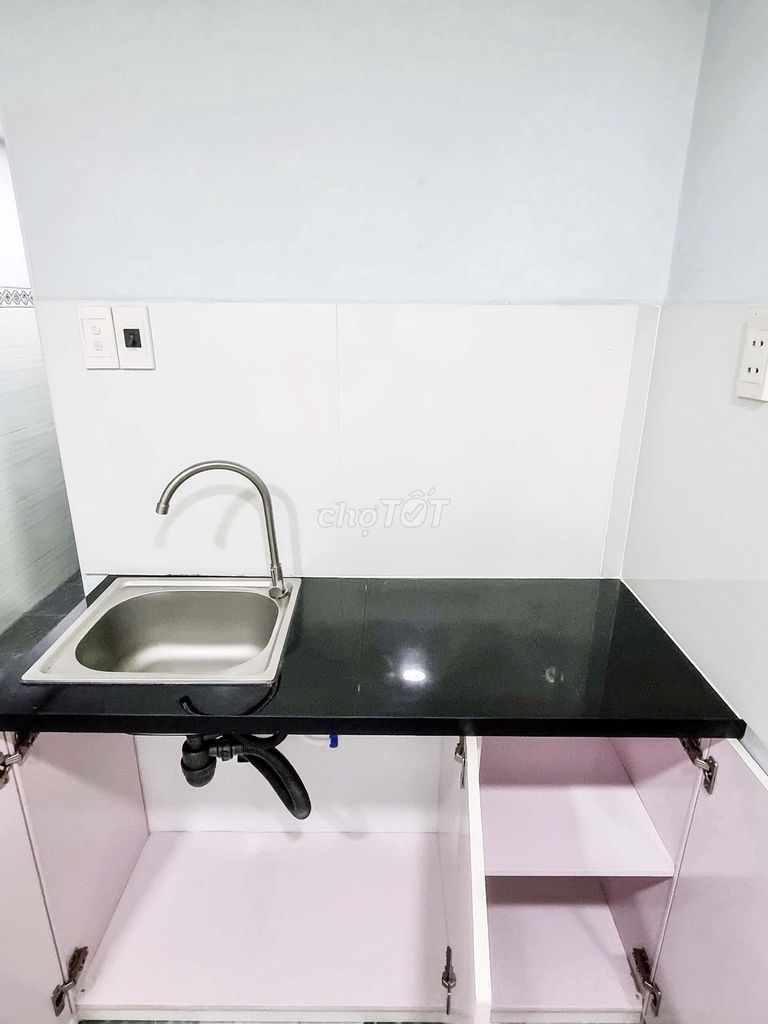 Window room, air conditioning - level 1 (only 1 km away)