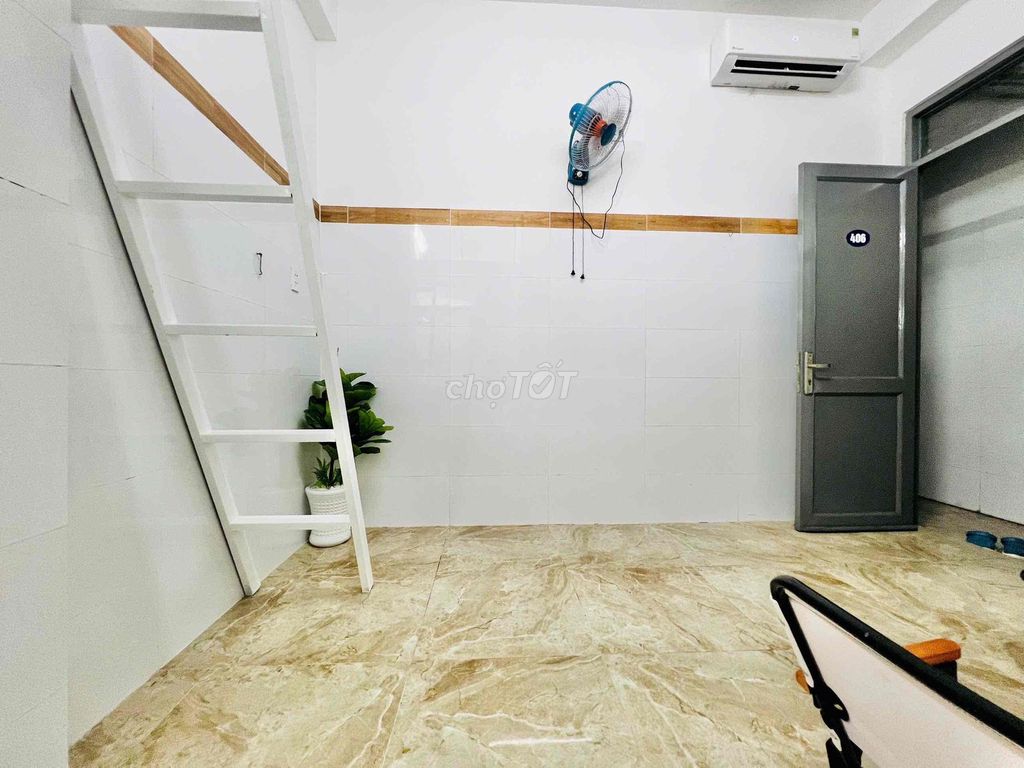 1 Room Guard Full interior - Four Four Four