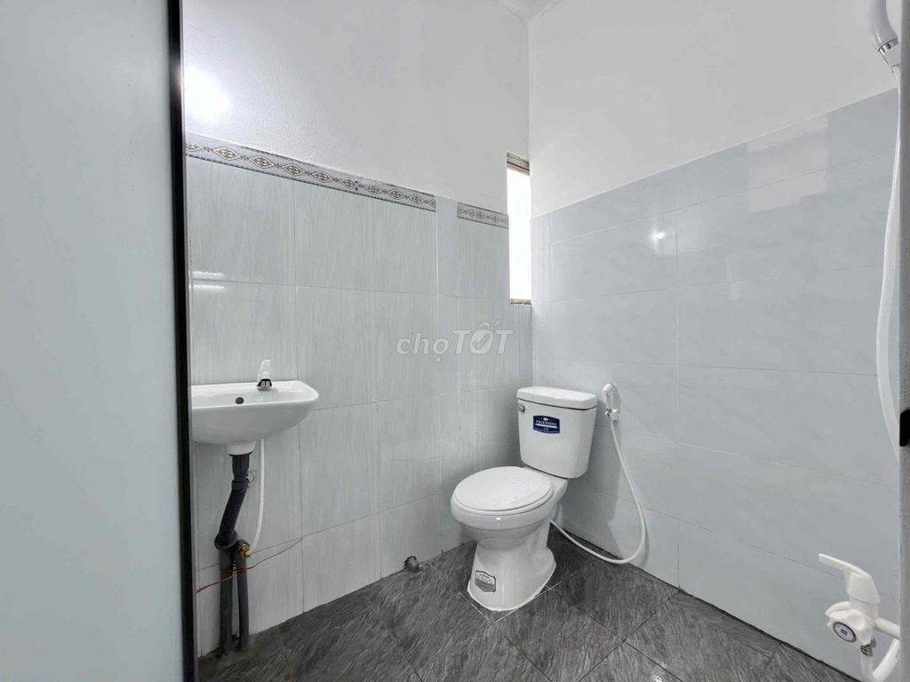 Dropped by 1 million -- renting a cheap window room at Vườn Lài District 12.