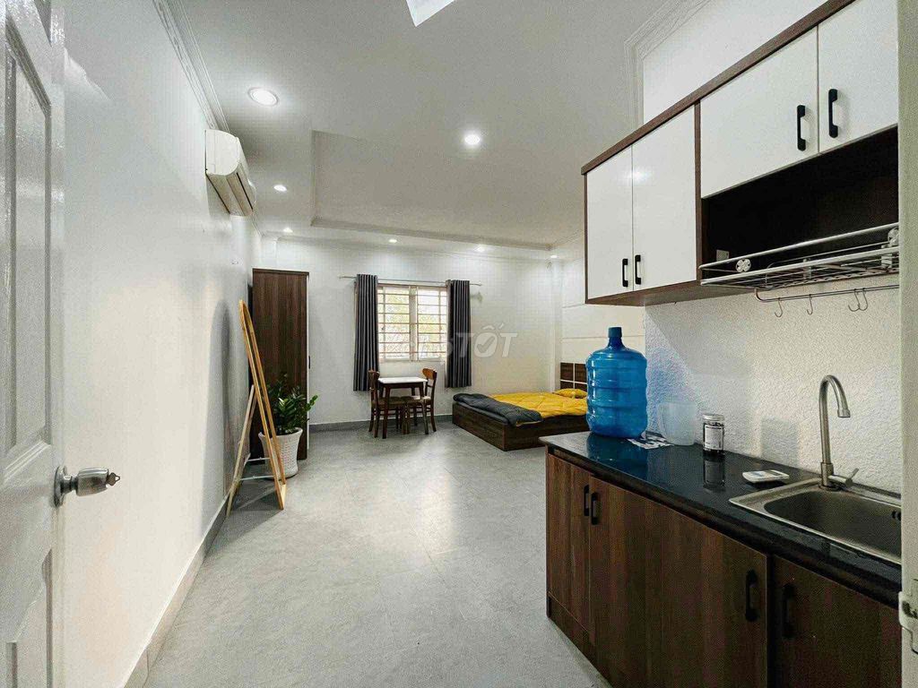 rent a modern window at 030 m 2 at Trần Thái Tông