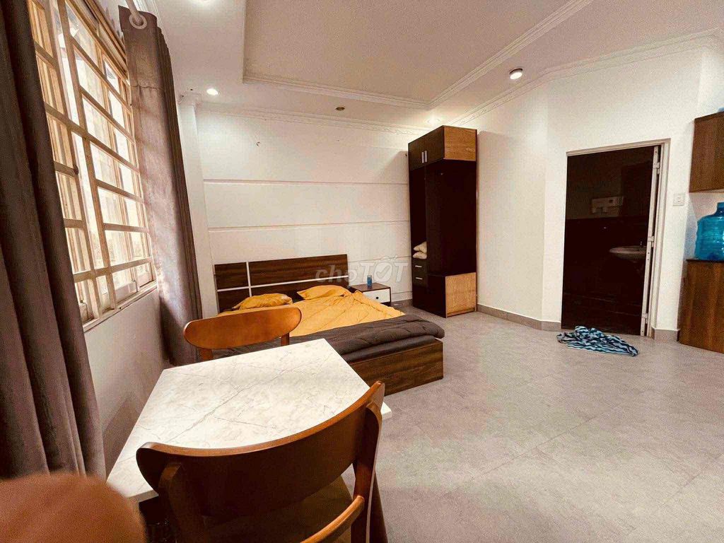 rent a modern window at 030 m 2 at Trần Thái Tông
