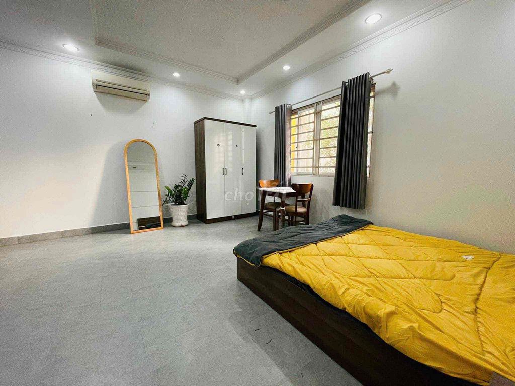 rent a modern window at 030 m 2 at Trần Thái Tông