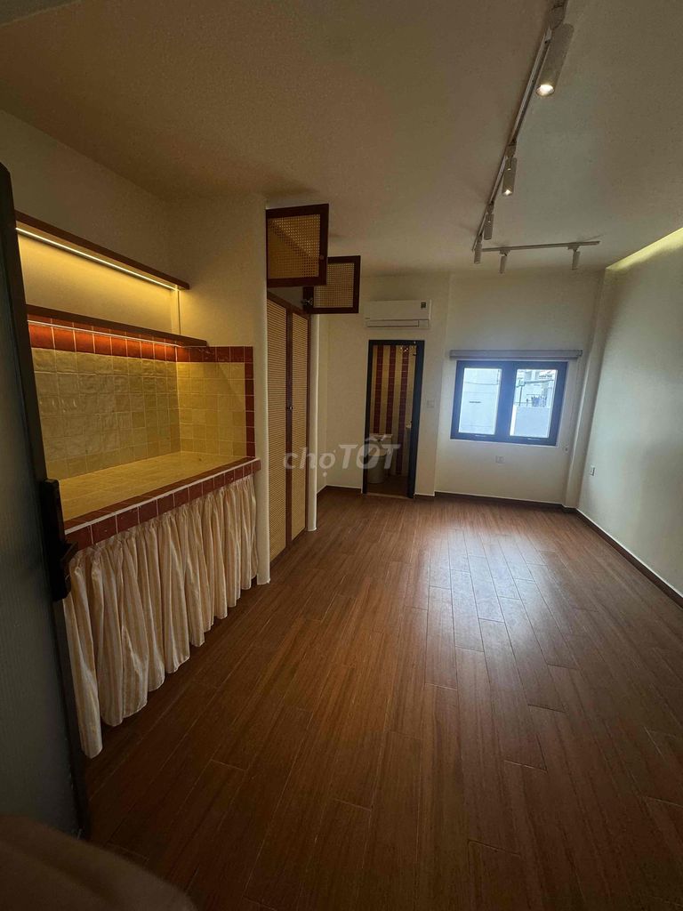 New room -- private kitchen, private toilet -- Phan Xích Long