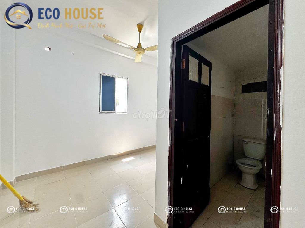 Phan Anh service apartment at 2.2_2 million8 has a private toilet fan.