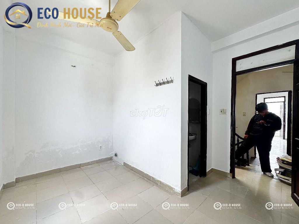 Phan Anh service apartment at 2.2_2 million8 has a private toilet fan.