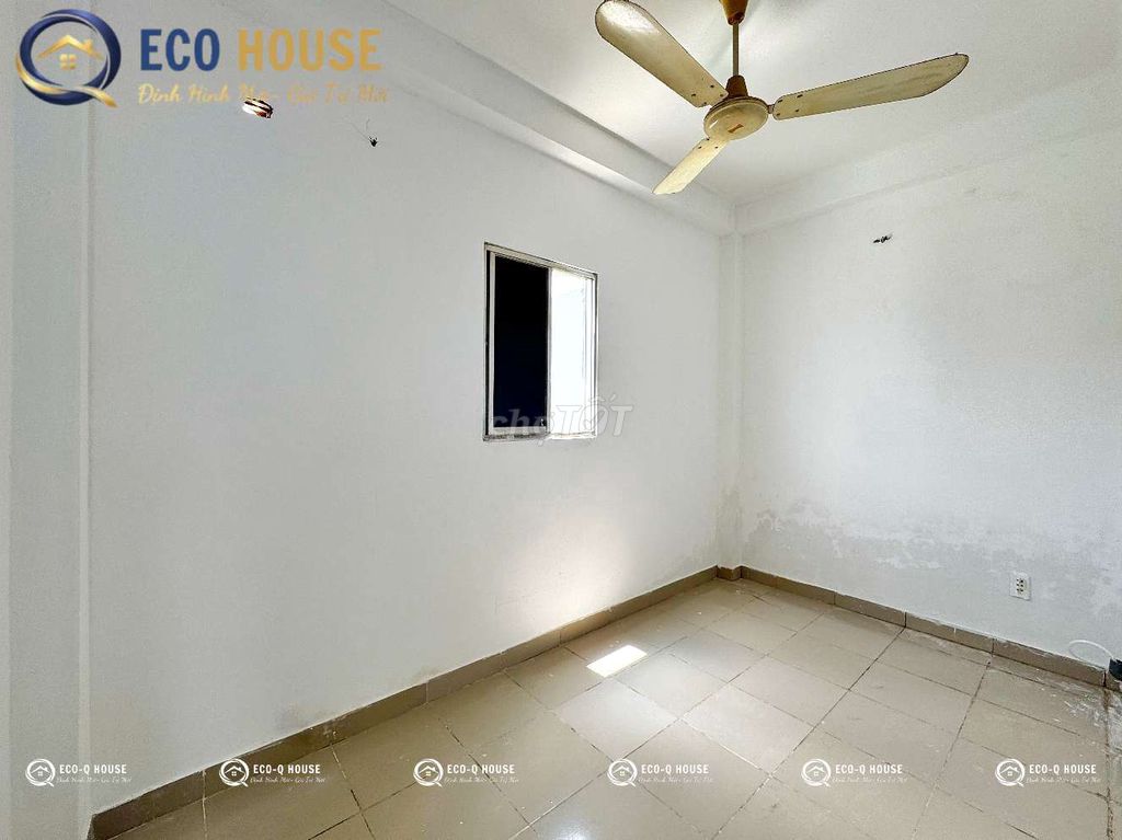 Phan Anh service apartment at 2.2_2 million8 has a private toilet fan.
