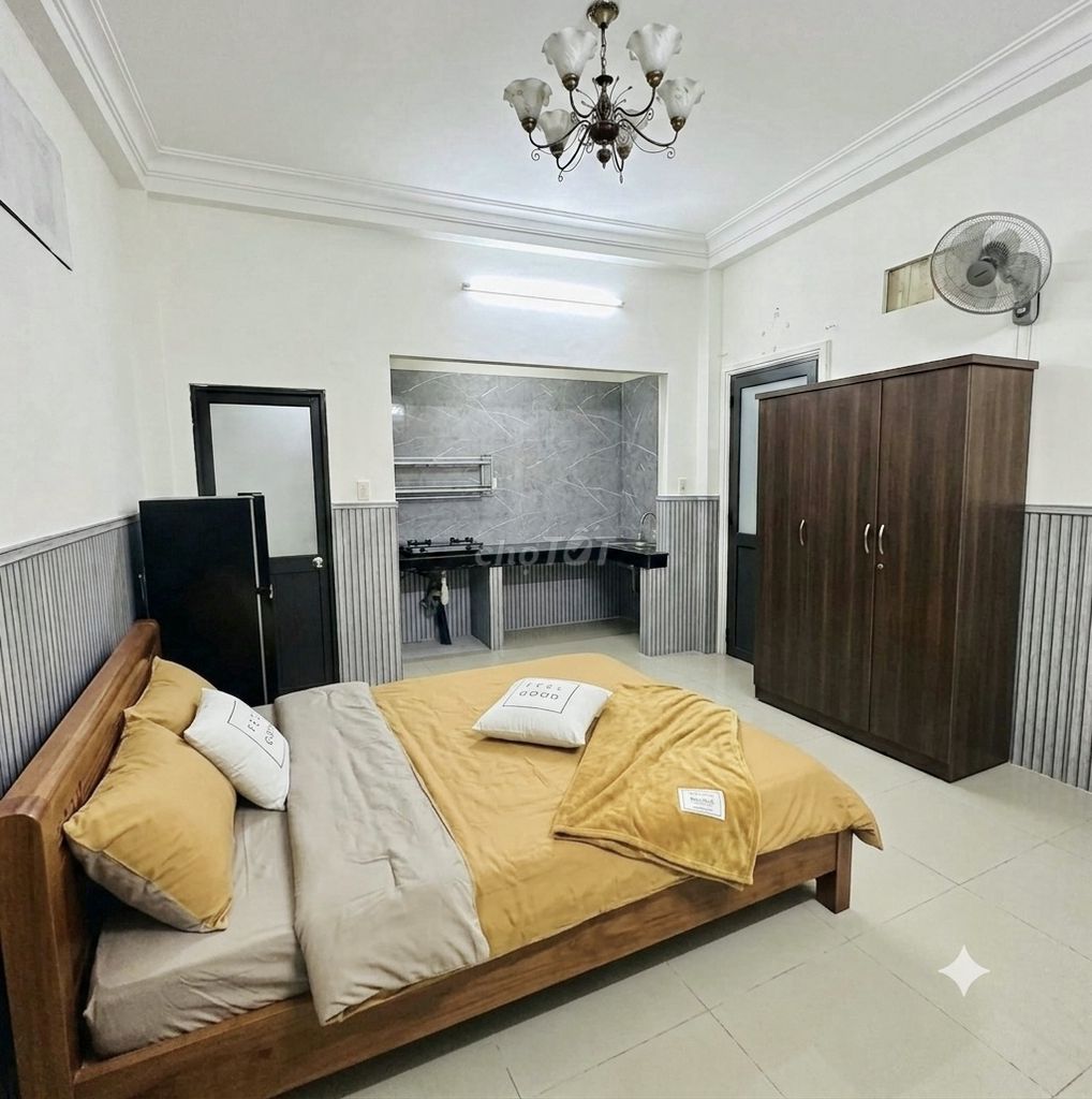 Rent the Price Room.