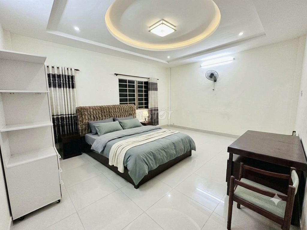 Rent the Price Room.