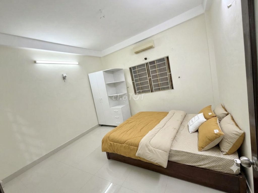 Rent a ten-dollar-priced-driving auto-car room.