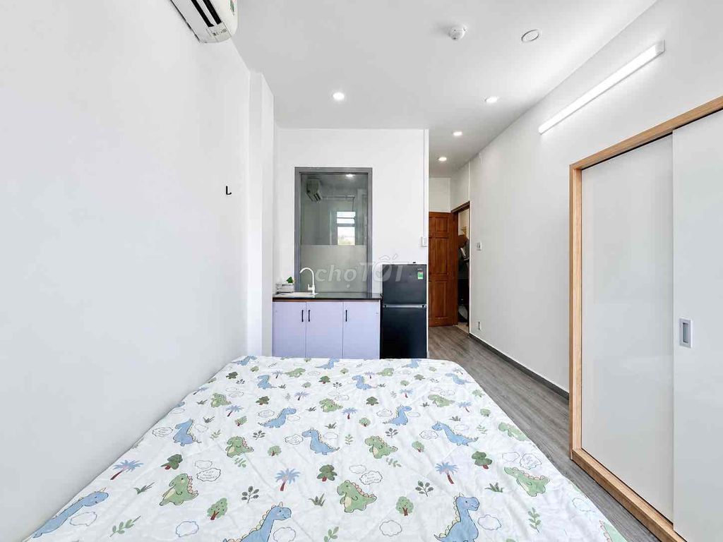 Rent a balcony suite full of furniture - near District 8 station for 4 million and 5