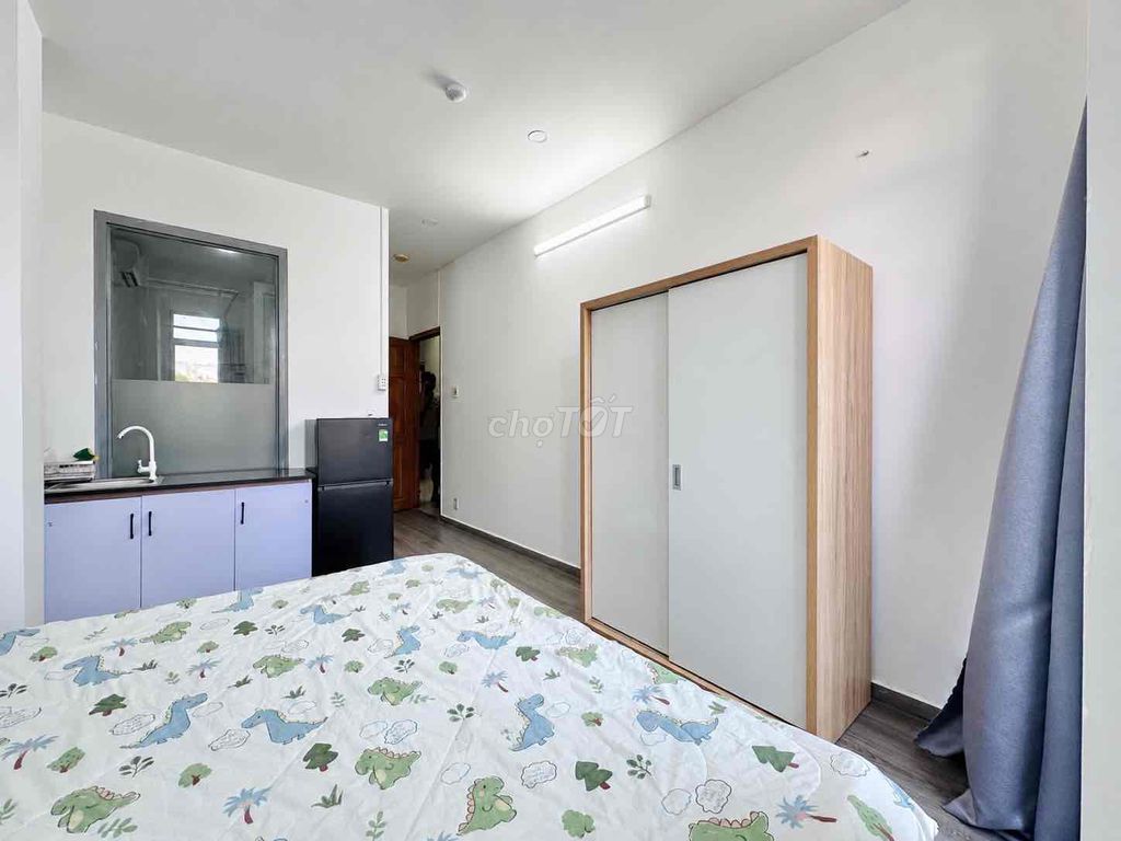 Rent a balcony suite full of furniture - near District 8 station for 4 million and 5