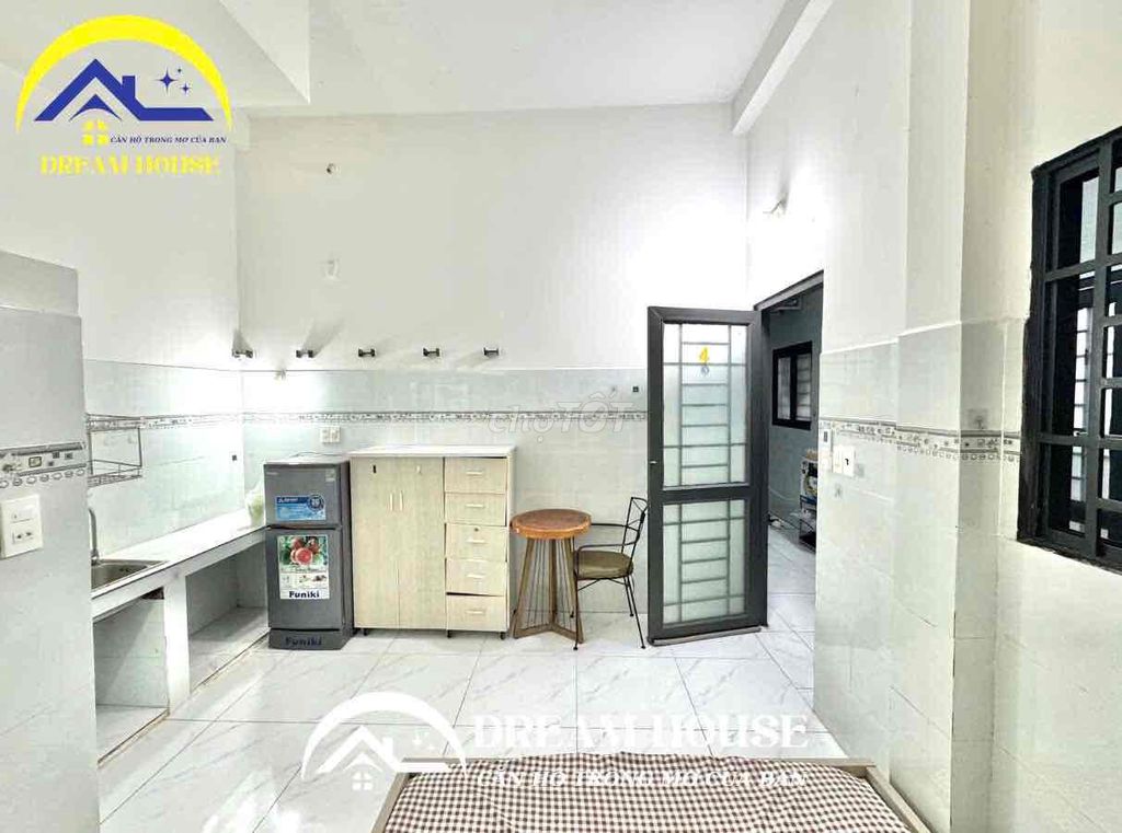 studio full interior - clean - right front Vườn Lài