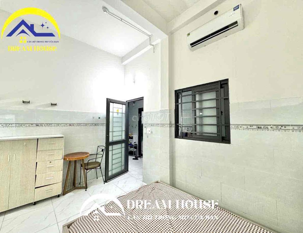 studio full interior - clean - right front Vườn Lài