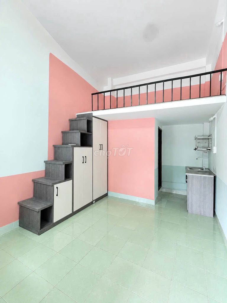 The new room is Cầu vượt Linh Xuân. There's air conditioning.