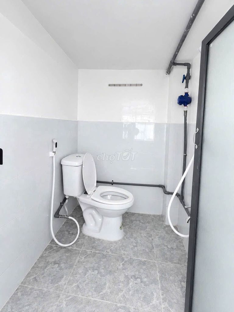The new room is Cầu vượt Linh Xuân. There's air conditioning.