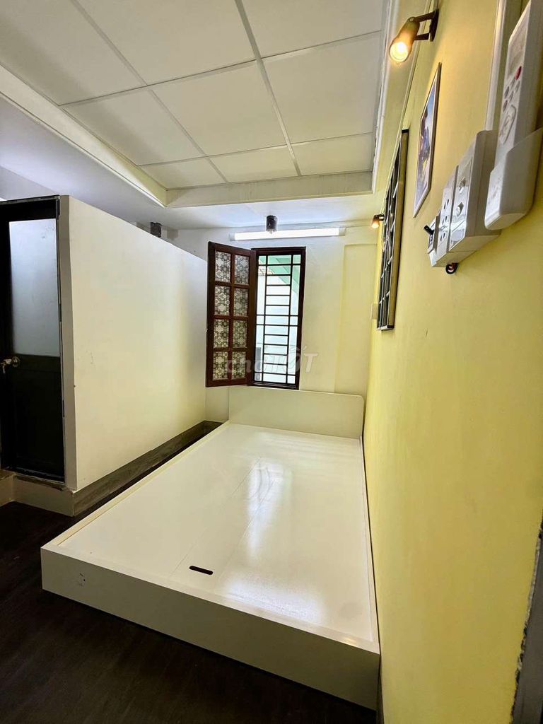 Rent room.