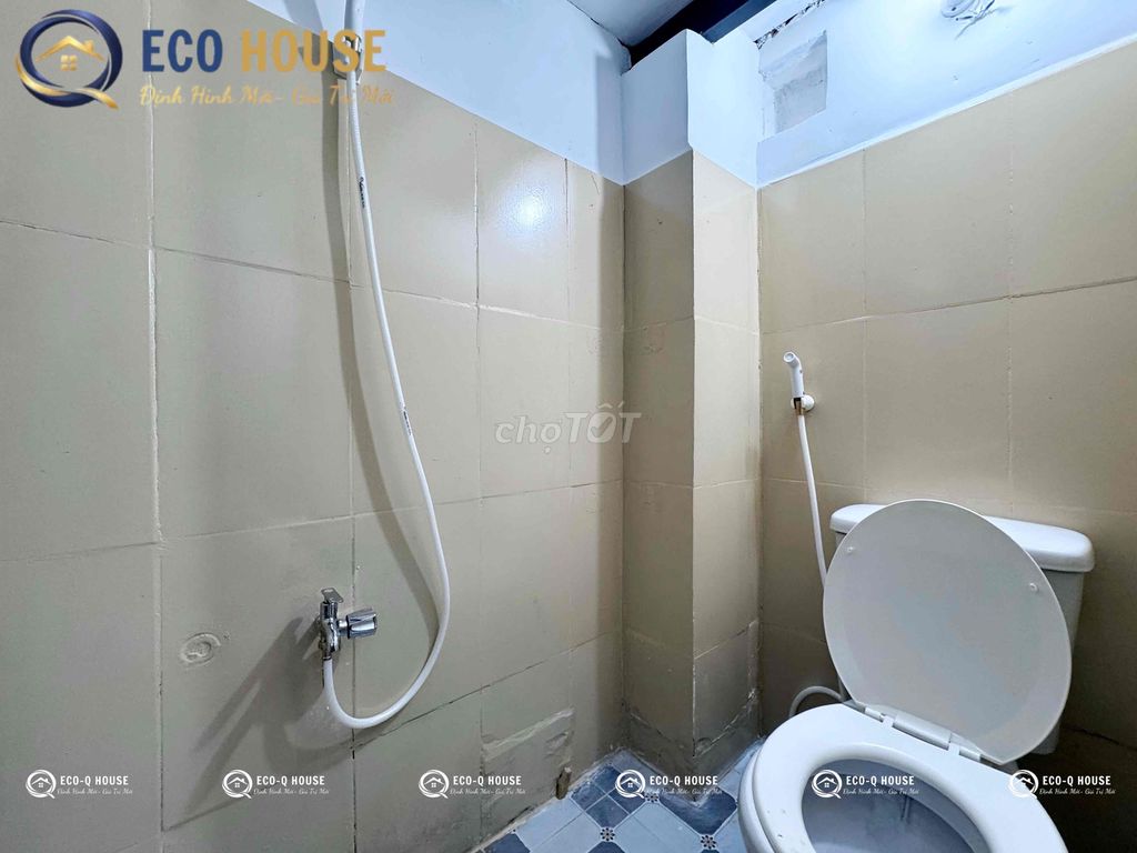 The hotel room is just Lê Trọng Tấn near Houit School.