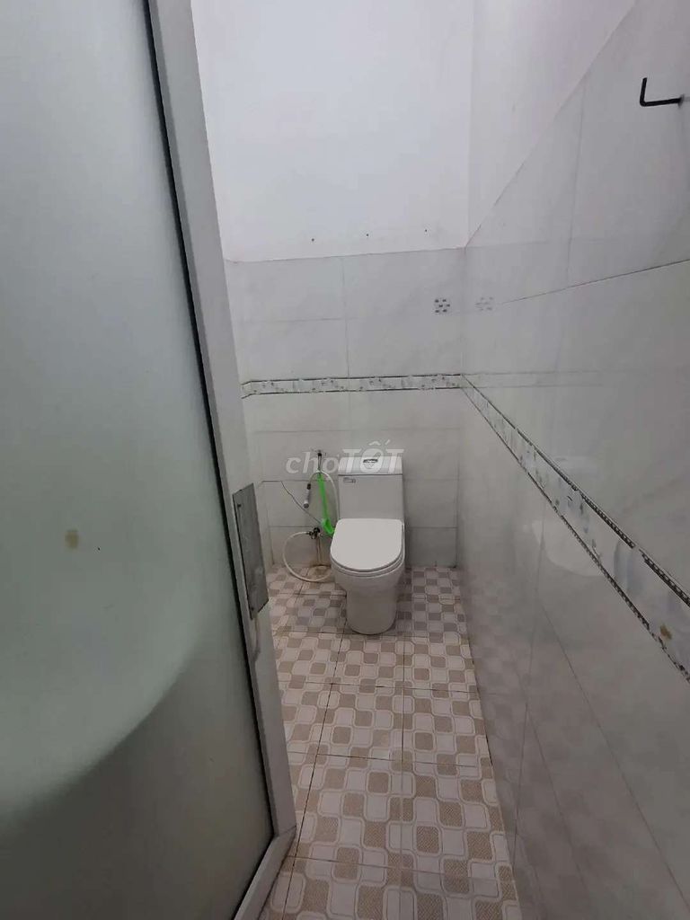 Value: 2.8 million a month. Get the big ground room. - Now.