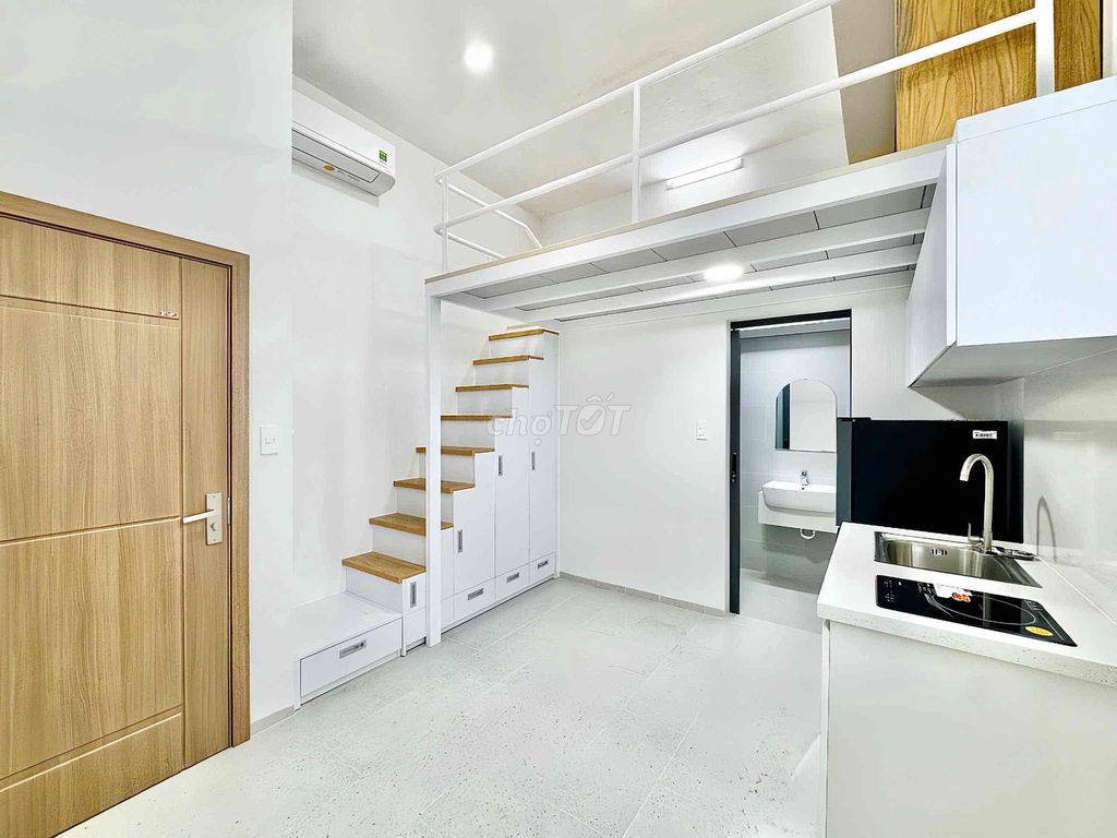 The new room is super open, Phan Văn Hân, right next to the elevator.