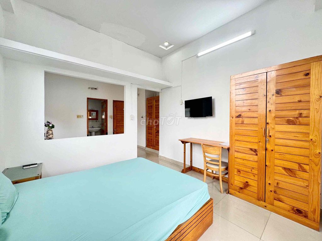 Right in the middle of a super open kitchen room right next to T3 station.