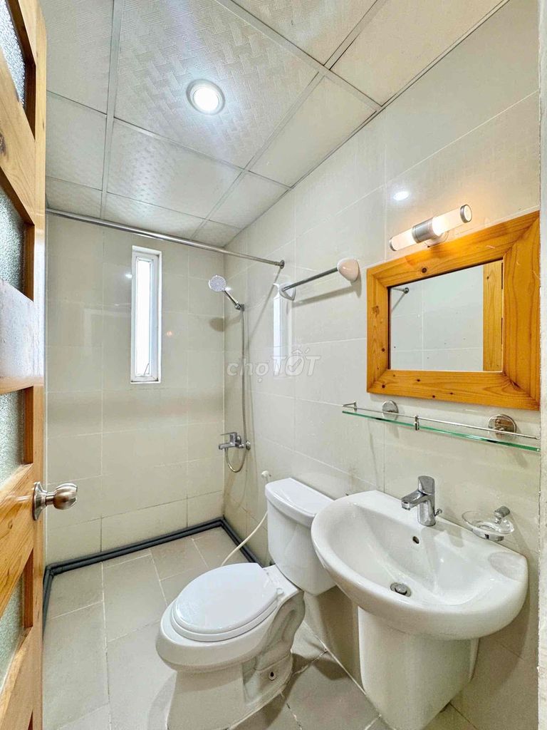 Right in the middle of a super open kitchen room right next to T3 station.