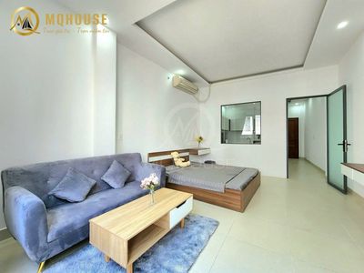 A high-level public bedroom near the airport.