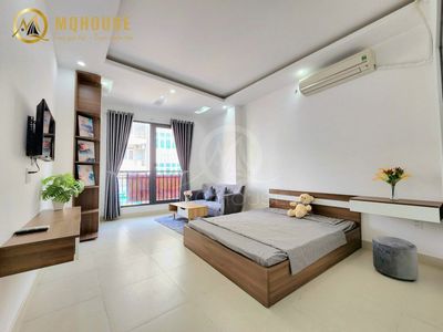 A high-level public bedroom near the airport.