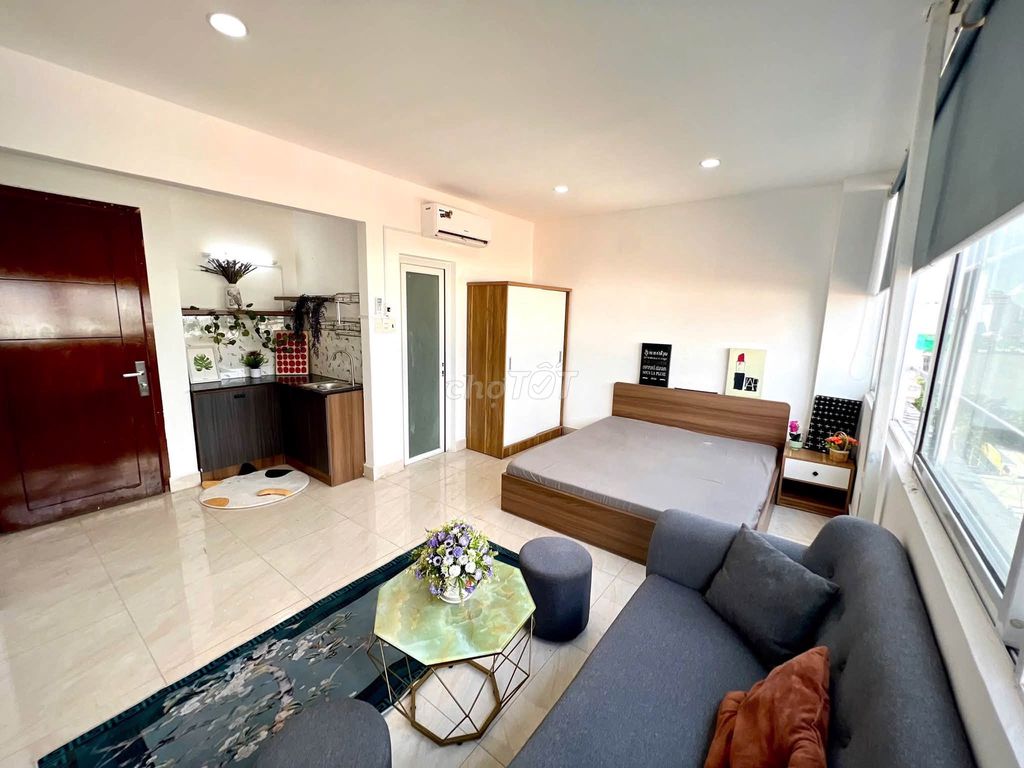 Rent a new apartment-- just off 3 Tháng 2-- 5.2 million.