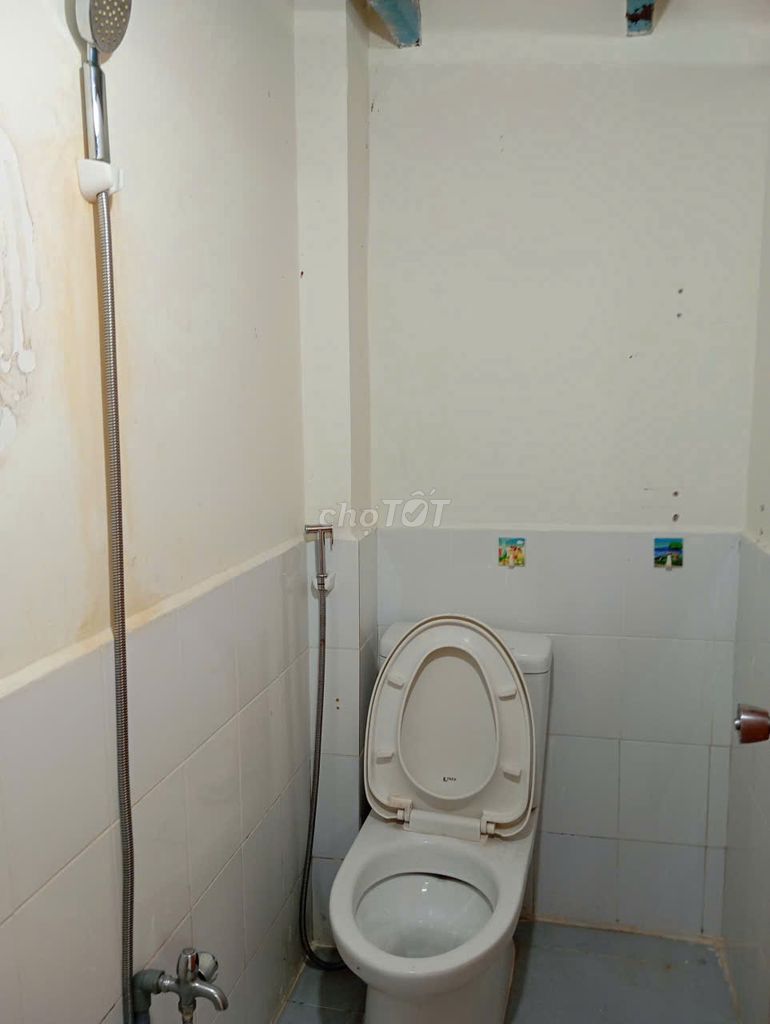 Bình Lợi, a high-security motel.