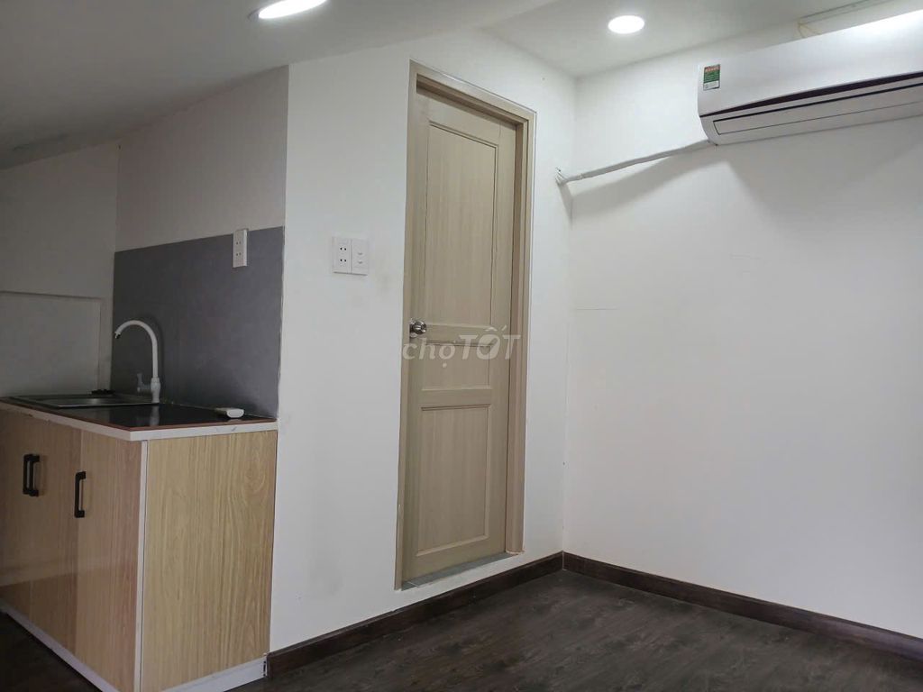 Renting 3 million and 5 in Bình Thạnh, falling apart.