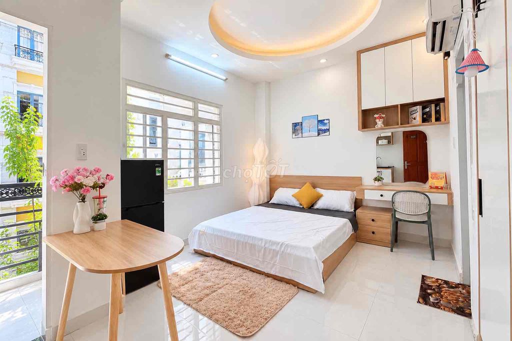 balcony room - full interior - quiet Bình Thạnh district