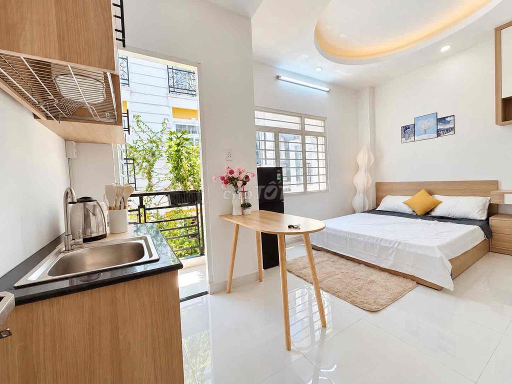 balcony room - full interior - quiet Bình Thạnh district