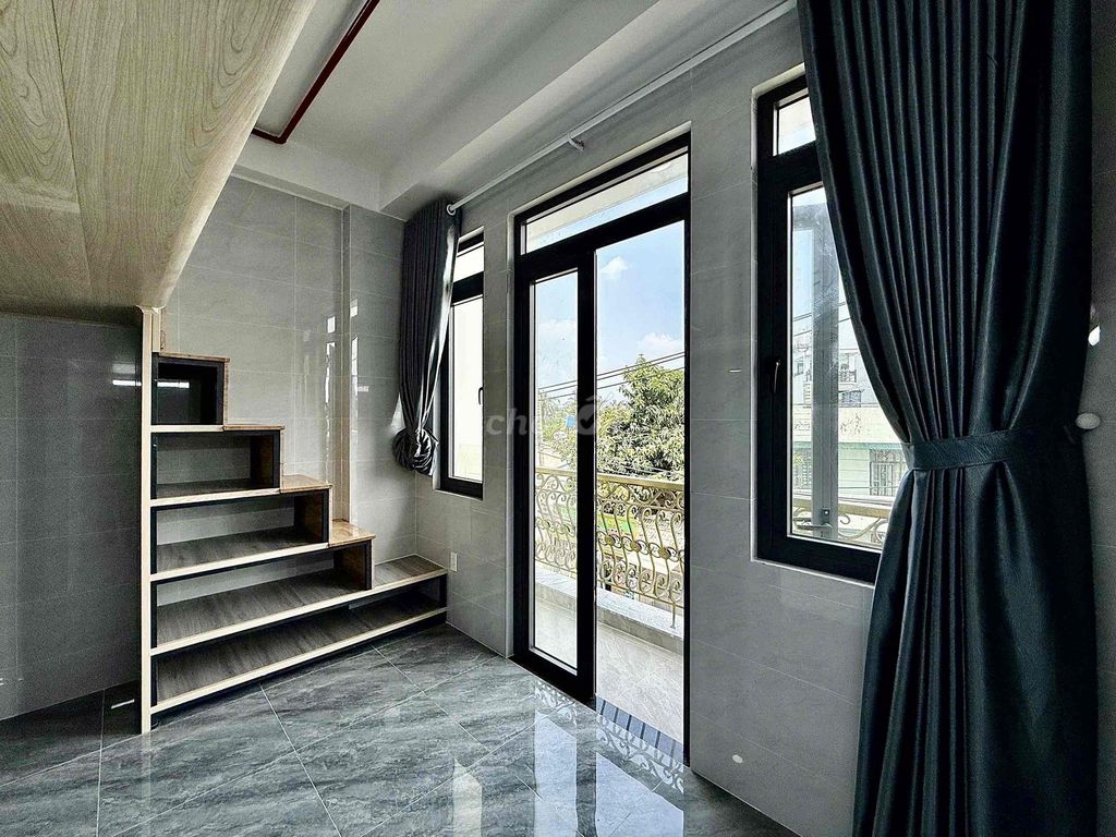 Rent a hotel with a balcony guard at the University of Cs3.