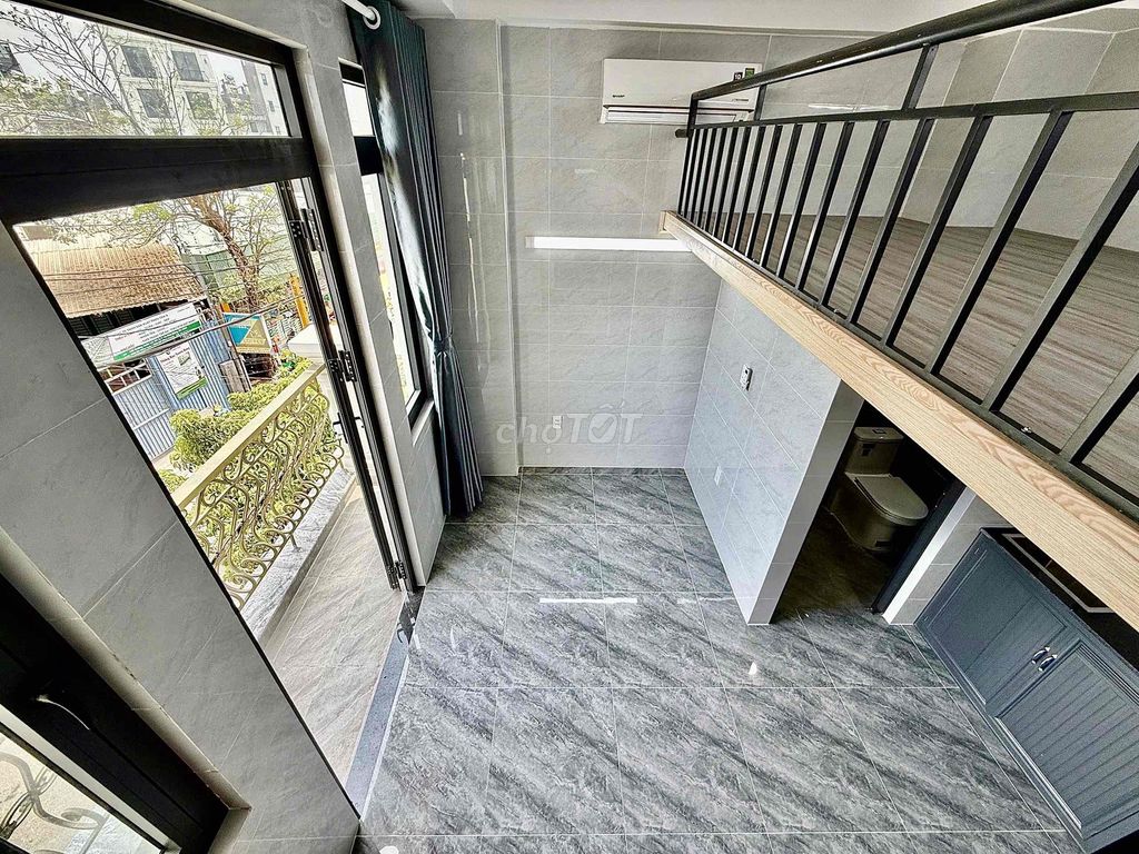 Rent a hotel with a balcony guard at the University of Cs3.