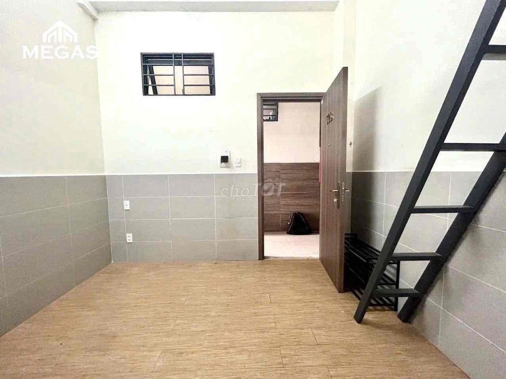 The student room is Lê Văn Việt Lu Dau
