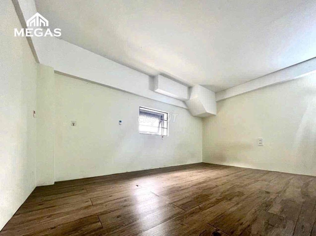 The student room is Lê Văn Việt Lu Dau