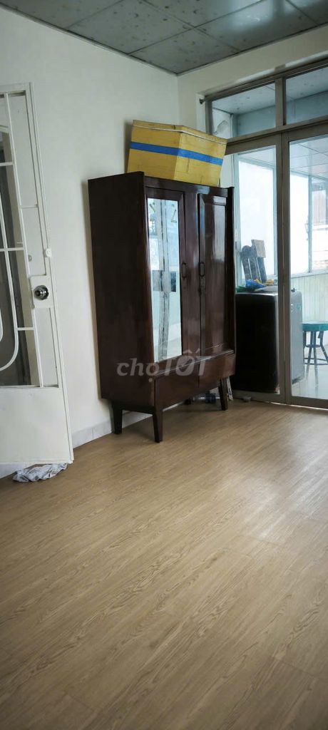 Rent a second floor (for one or two women)